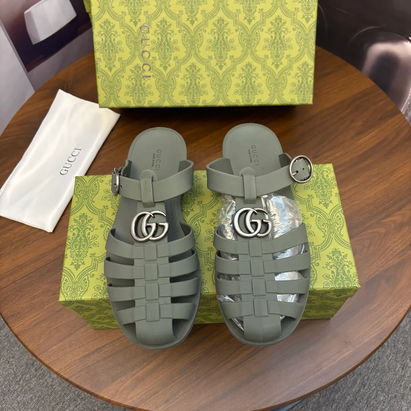 Men's shoes 260💰 [Gucci] Counter quality, top-quality original goods, real photos! Original TPU material, fine workmanship, comfortable; genuine 1:1 replica Size: 38 ~ 46